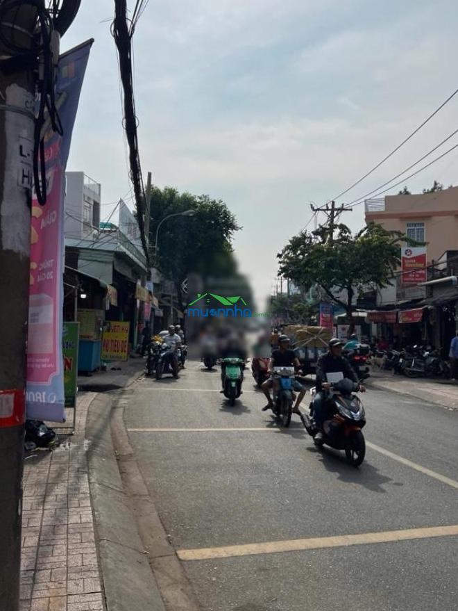 Gấp bán nhà ngay tỉnh lộ 10, dt 8,2 x 37m vuông a4 đường xe tải thông chỉ nhỉnh 17 tỷ