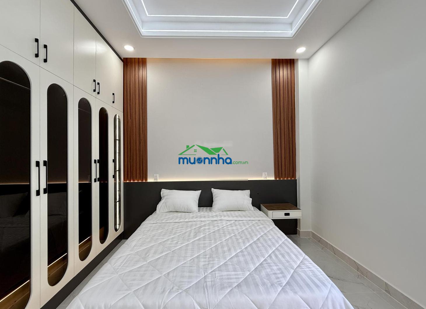 Nhà sát bên cv phần mềm quang trung, dt:4x18m, lửng, 3lầu, 4pn, p.thờ, gara ô tô, s.thượng, 8.6 tỷ