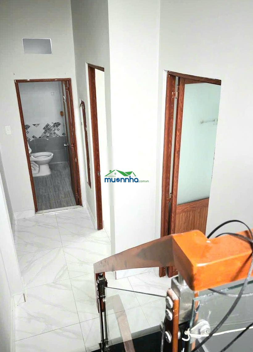 Nhà ngang 8m dtsd 64m2 trệt 1 lầu 2pn 2wc, video thực tế, ngay chợ shr, nhà còn mới kdc yên tĩnh - 2