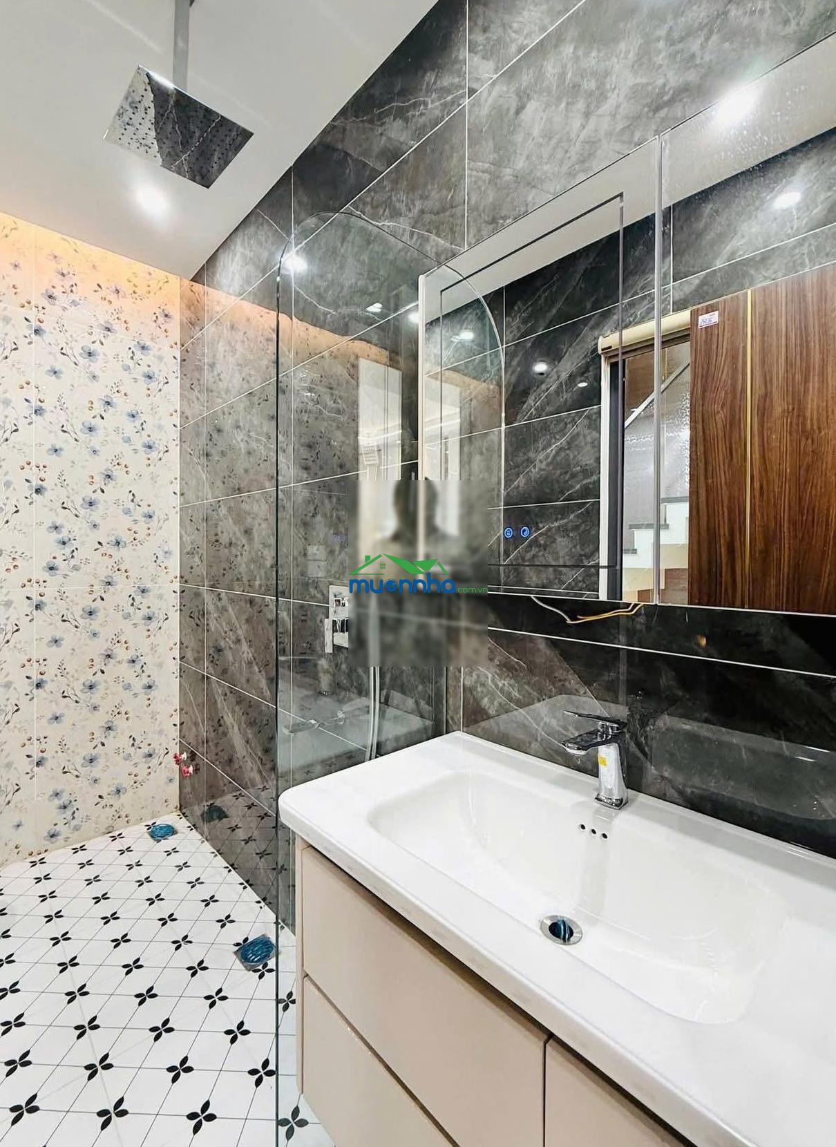 Chú tám bán nhà hoà hưng -quận 10. dt 73.4m2 đang cho thuê 28triệu. gần tiểu học lê thị riêng