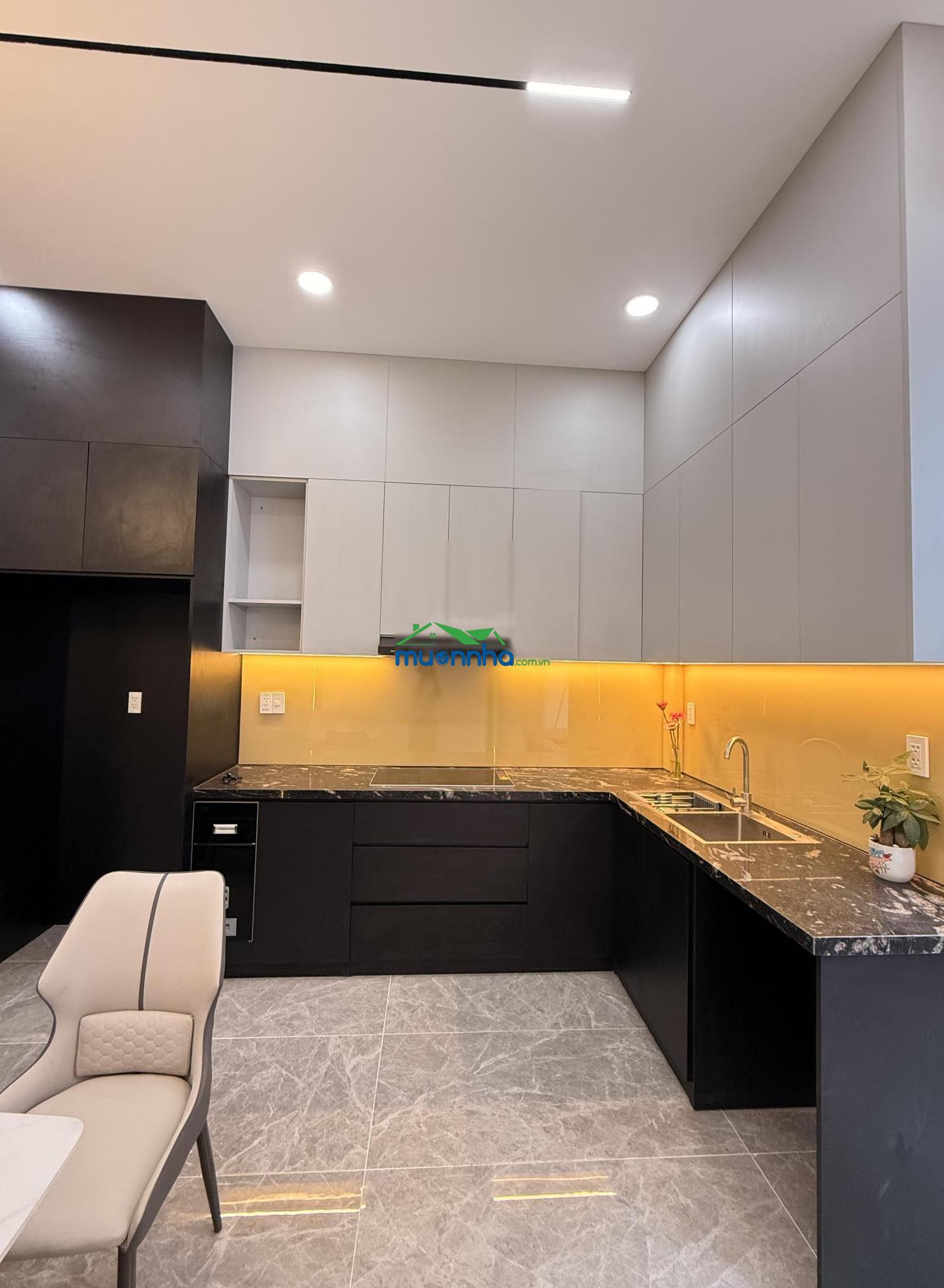 Nhà đẹp diện tích rộng full nội thất cao cấp - hẻm xe hơi thông sát bên hà huy giáp quận 12