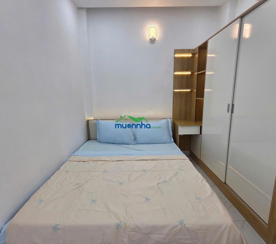 Nhà đối diện siêu thị emart, trường học cấp 1, 2, trạm y tế - có 5 phòng ngủ rộng và 3 sân thượng - 4