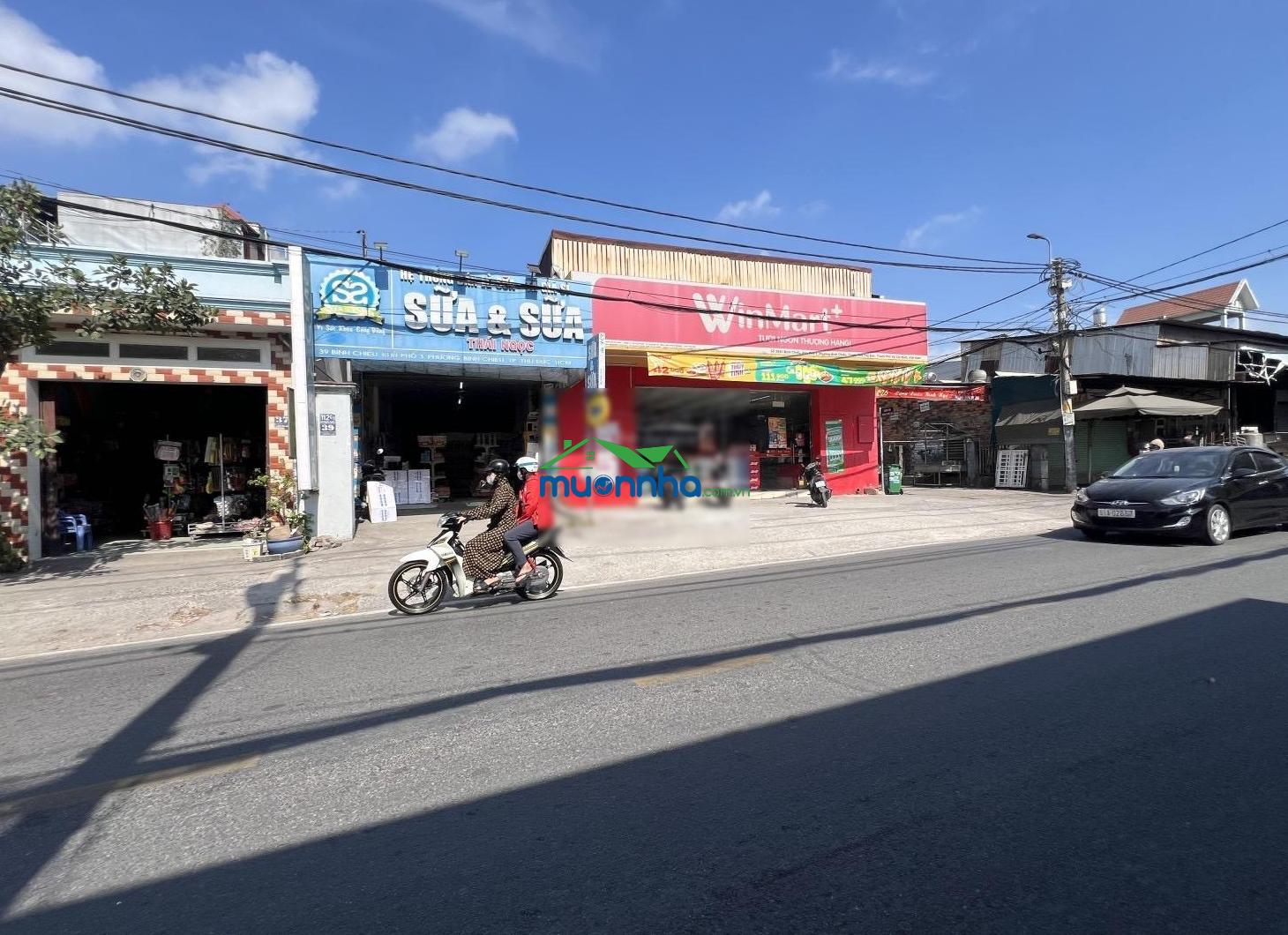 Bán đất kèm nhà c4 còn ở tốt, đường nhựa 8m sổ hồng riêng vuông vứt chỉ hơn 3 tỷ lh 0939 415 ***