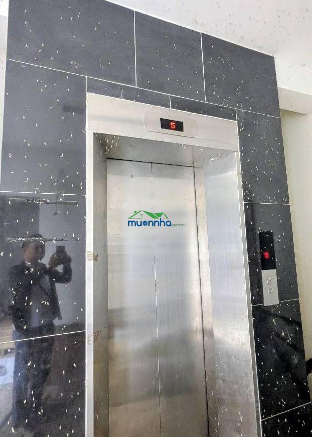 Chính chủ - nhà 5 tầng thang máy - sân rộng hẻm 1 trục - diện tích lớn