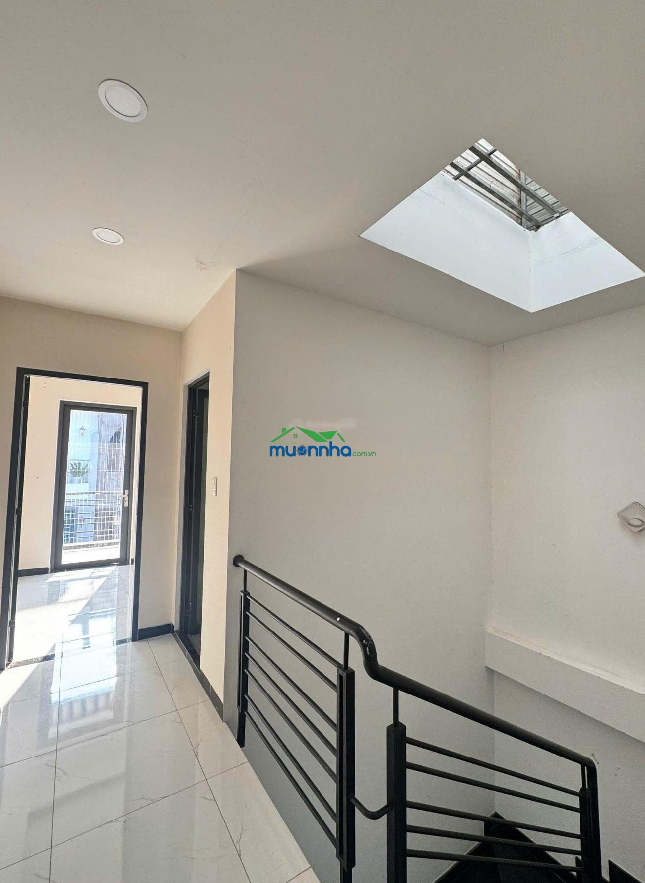 Bán gấp nhà 3 tầng btct để chia ts /sân rộng,4 x 13 m, hẻm 4m lê văn lương, gần lottlemart, him lam