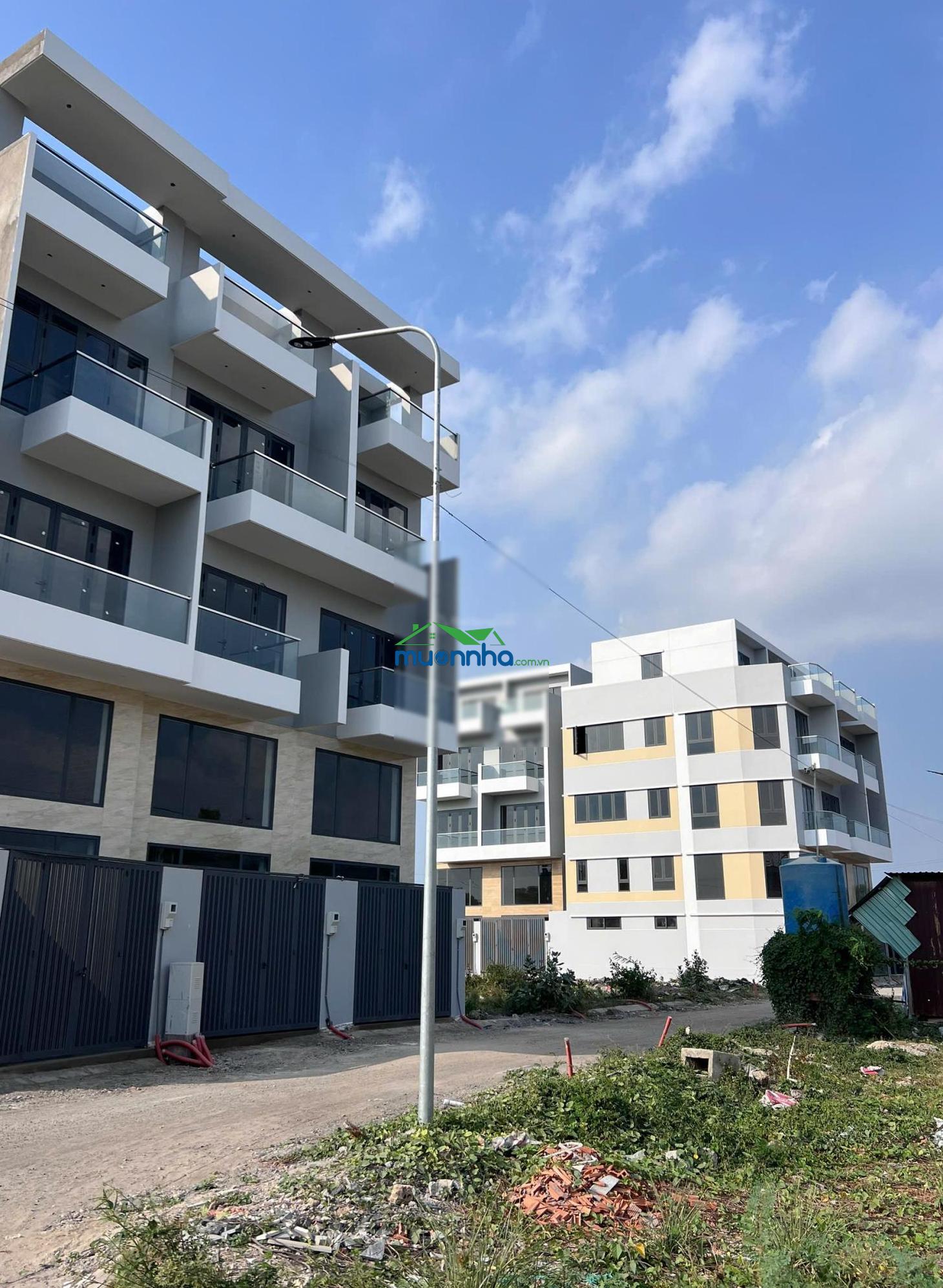 Nhà riêng 1 trệt 4 lầu ngô chí quốc giá 4,7 tỷ sổ hồng hoàn công đủ