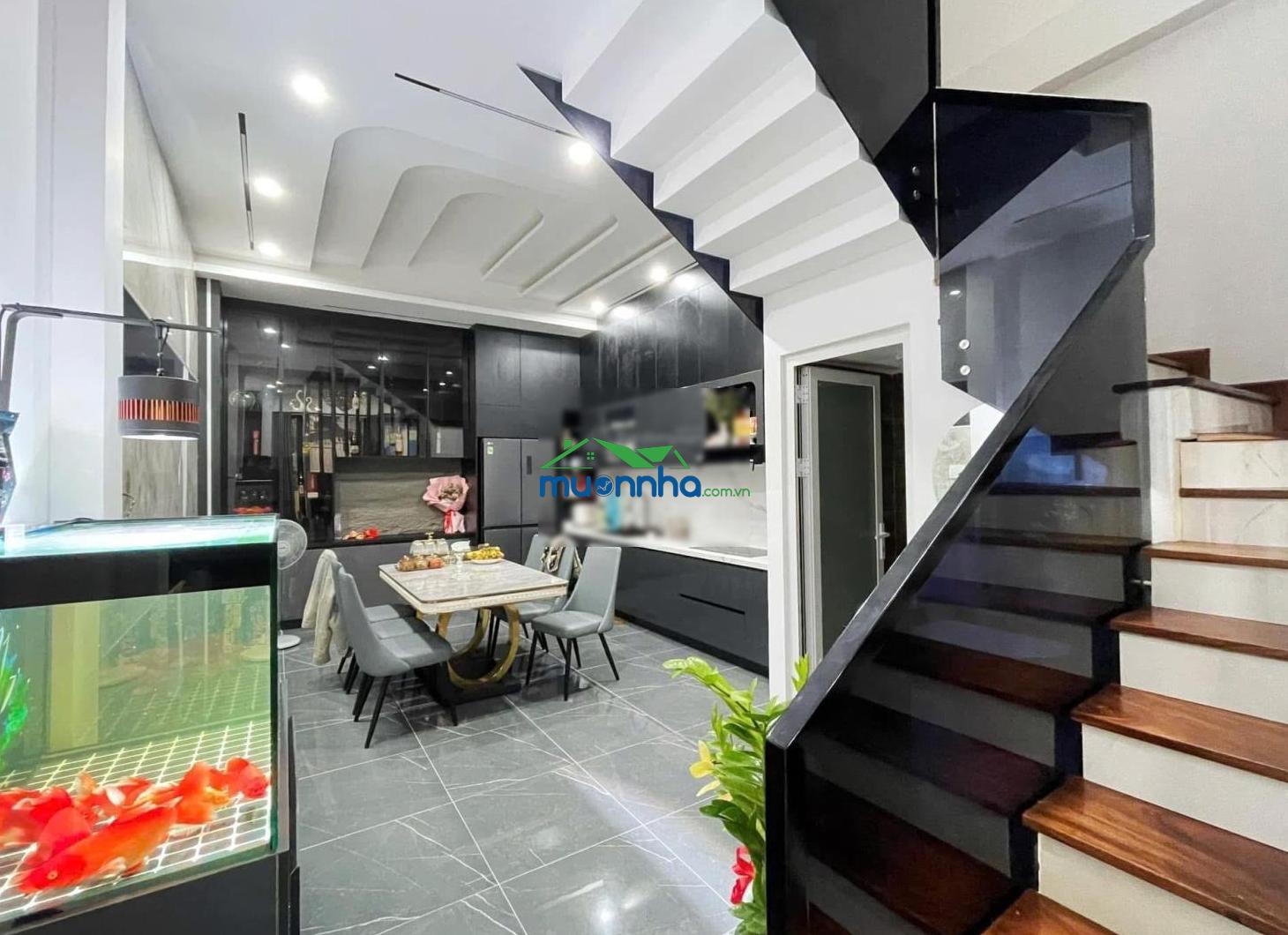 **Bán nhà phường 8, tân bình** hẻm 373 lý thường kiệt (4,5*11m); 4 tầng chỉ 8,3 tỷ??