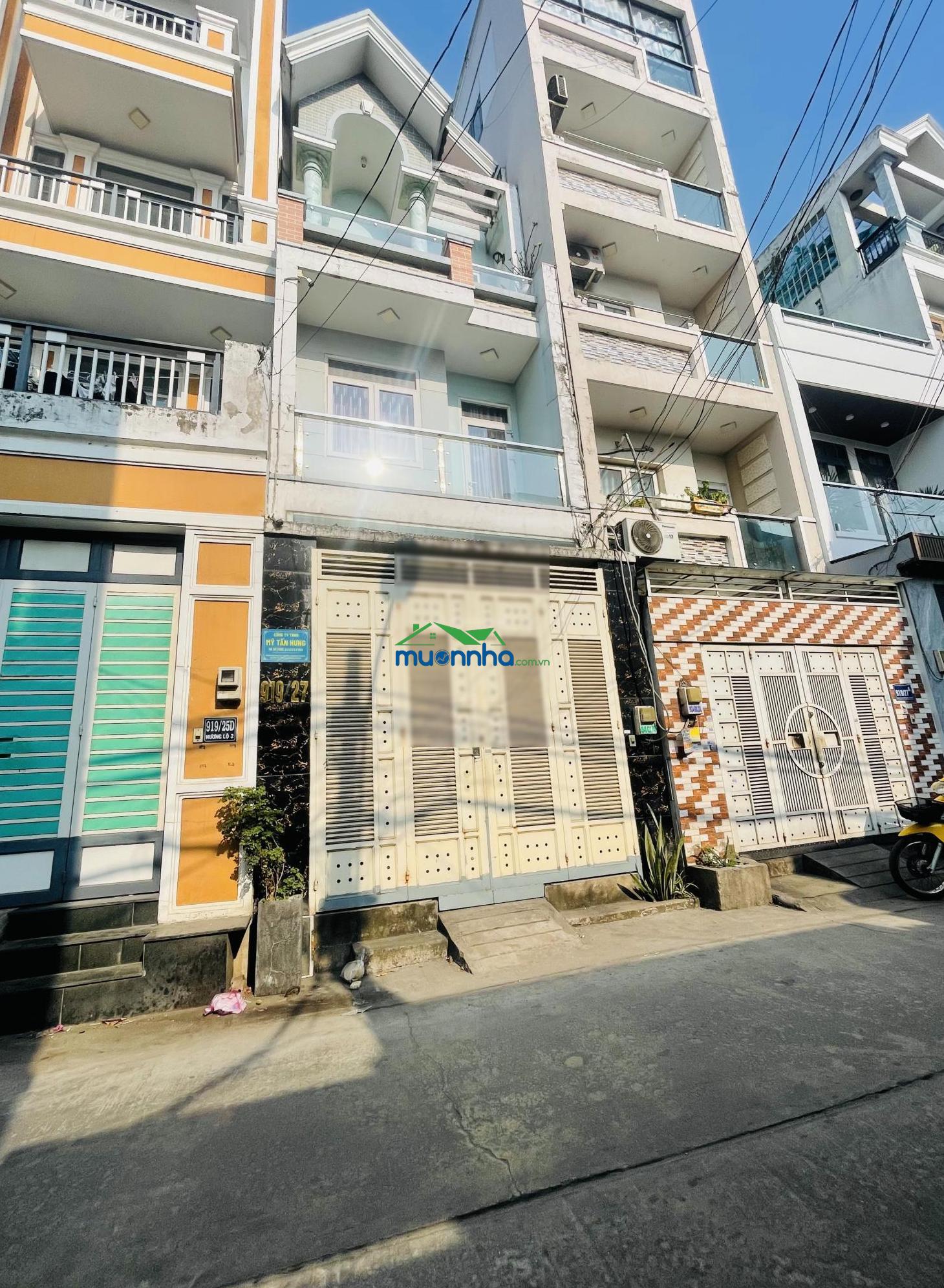 Chủ định cư gửi bán gấp căn nhà tâm huyết đang ở, 51m2 3 tầng có sân thượng dtsd 140m2 giá tốt