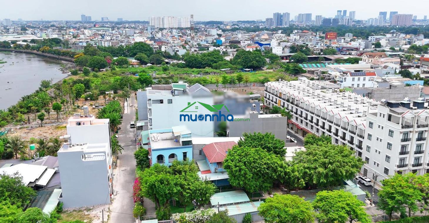 Nhà mới ngay sát quốc lộ 13, đường thông ô tô tránh nhau, phù hợp làm văn phòng, cho thuê.