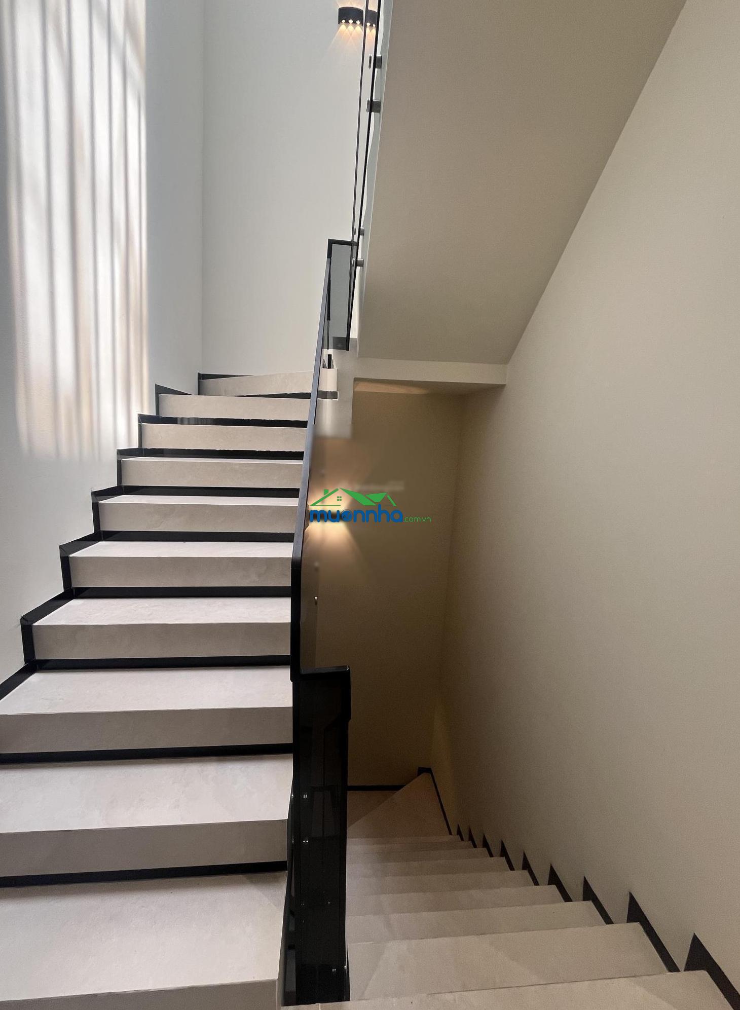 Nhà phố hiện đại 4 tầng, mt nhựa 12m, nội thất cao cấp, cách 500m qua quận 7 - 62m2, 4pn master
