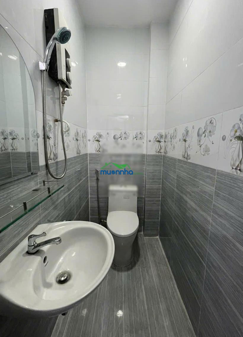 Nhà hẻm 3m 1/ thẳng thông đường trần phú. dt 3.45mx6.8m. trệt+lầu+lửng nhà mới. giá 4.98 tỷ - 2