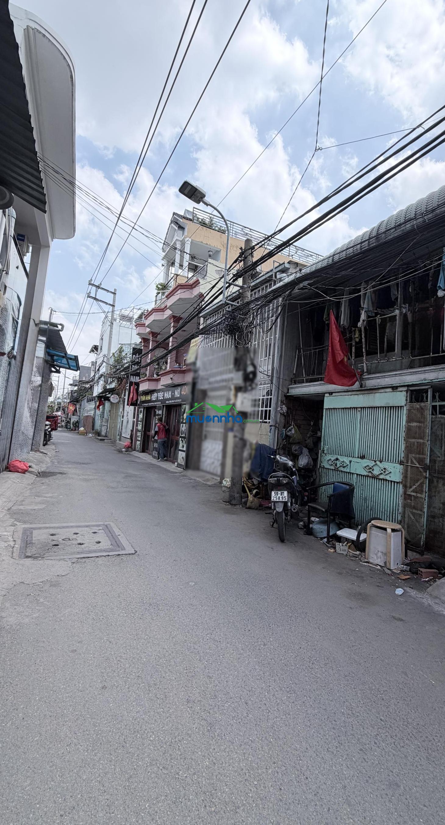 Giá tốt khu vực đối diện khu đô thị vạn phúc, đường thông