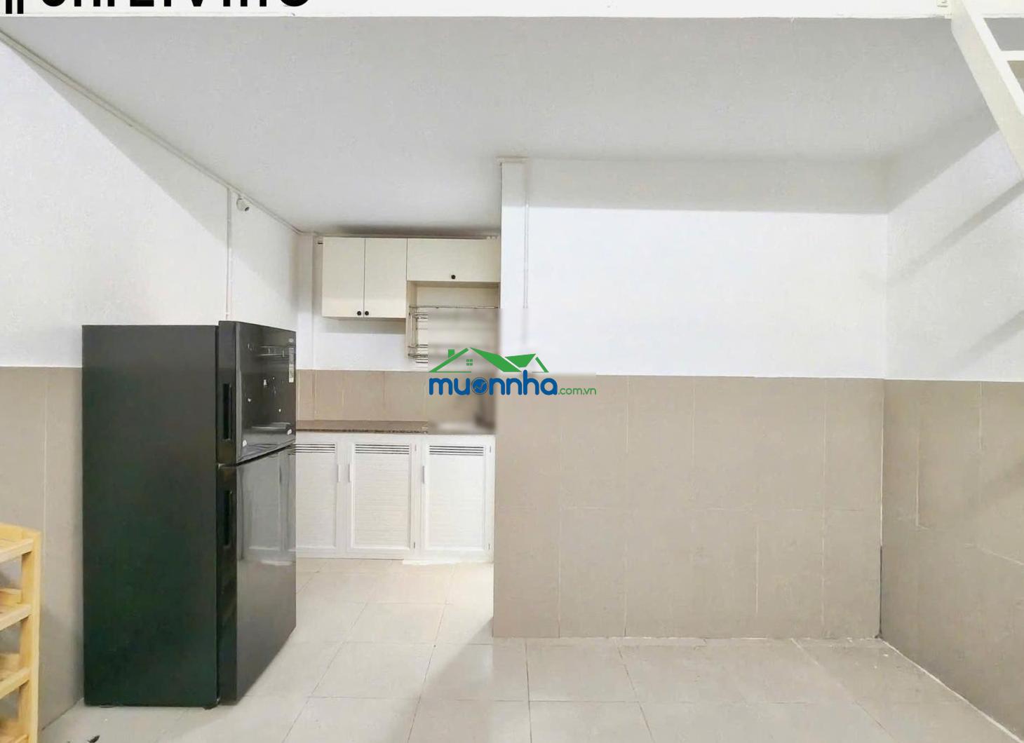 Còn 1 căn mới trống lại, rộng, gác cao ko chạm đầu. full nội thất. gần làng đại học. có thể ở ngay