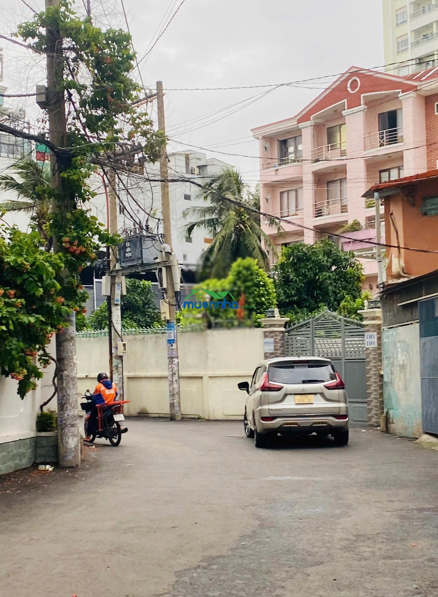 Bán nhà xô viết nghệ tĩnh đoạn 2 chiều, bình thạnh. 10m * 30m. giá 129tr/m2 thương lượng