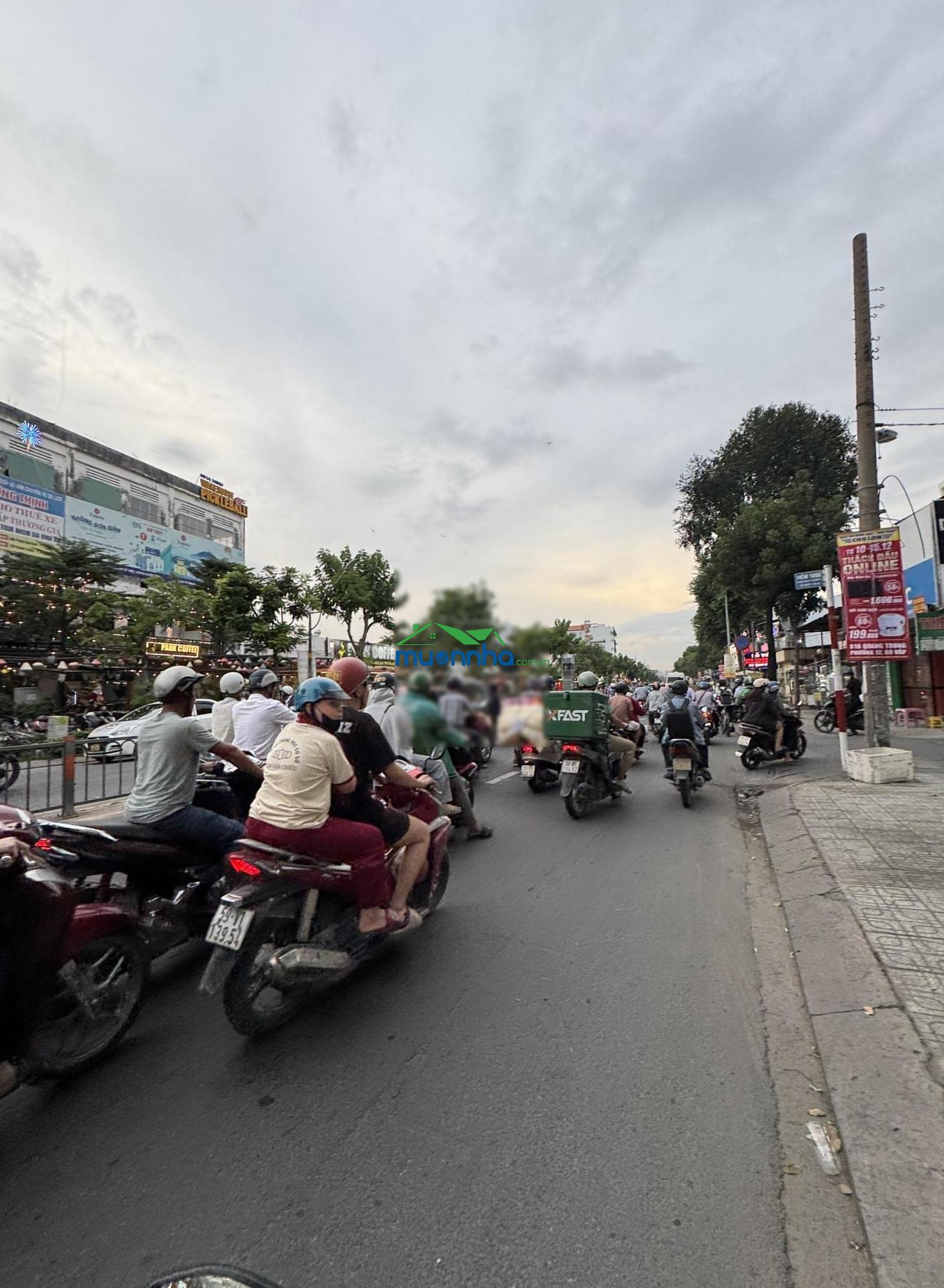 Rẻ hơn thị trường 20% góc 2 mt quang trung - ngang 8.4m - 190m2 đất tiện xây chdv, hoặc làm cafe
