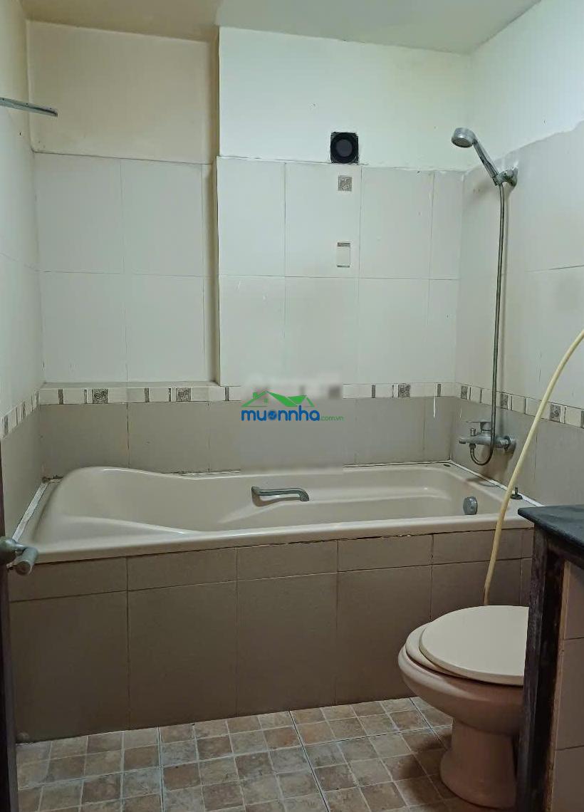 Nhà 113/18a lạc long quân gần ubnd q11, dt 4x14m, 1 trệt, 3 lầu, 5 phòng ngủ, 4 toilet, giá 9.5 tỷ