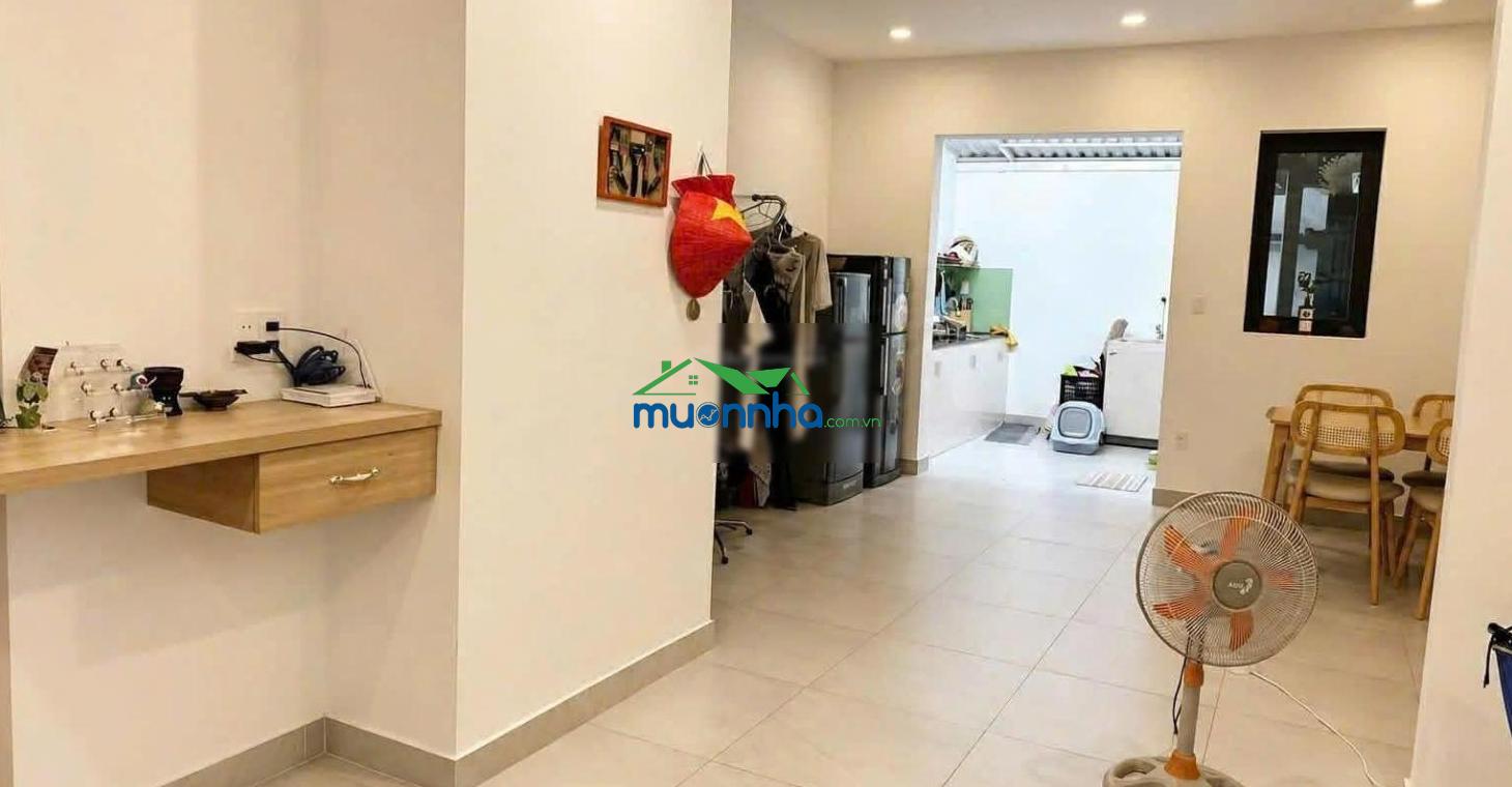 Giá: 3.9 tỷ hot nhà phường linh tây. hẻm nhựa xe hơi. nhà 1 trệt 1 lầu
