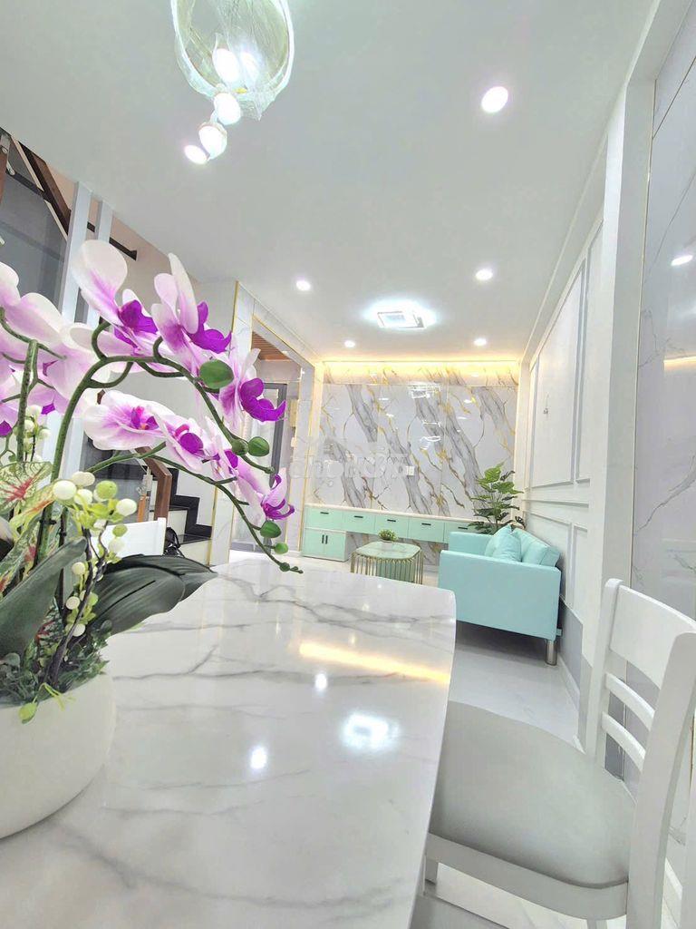 Cho thuê nhà tân sơn nhì ngay khúc ngã tư gò dầu: 4 x 19 m đúc 3 lầu