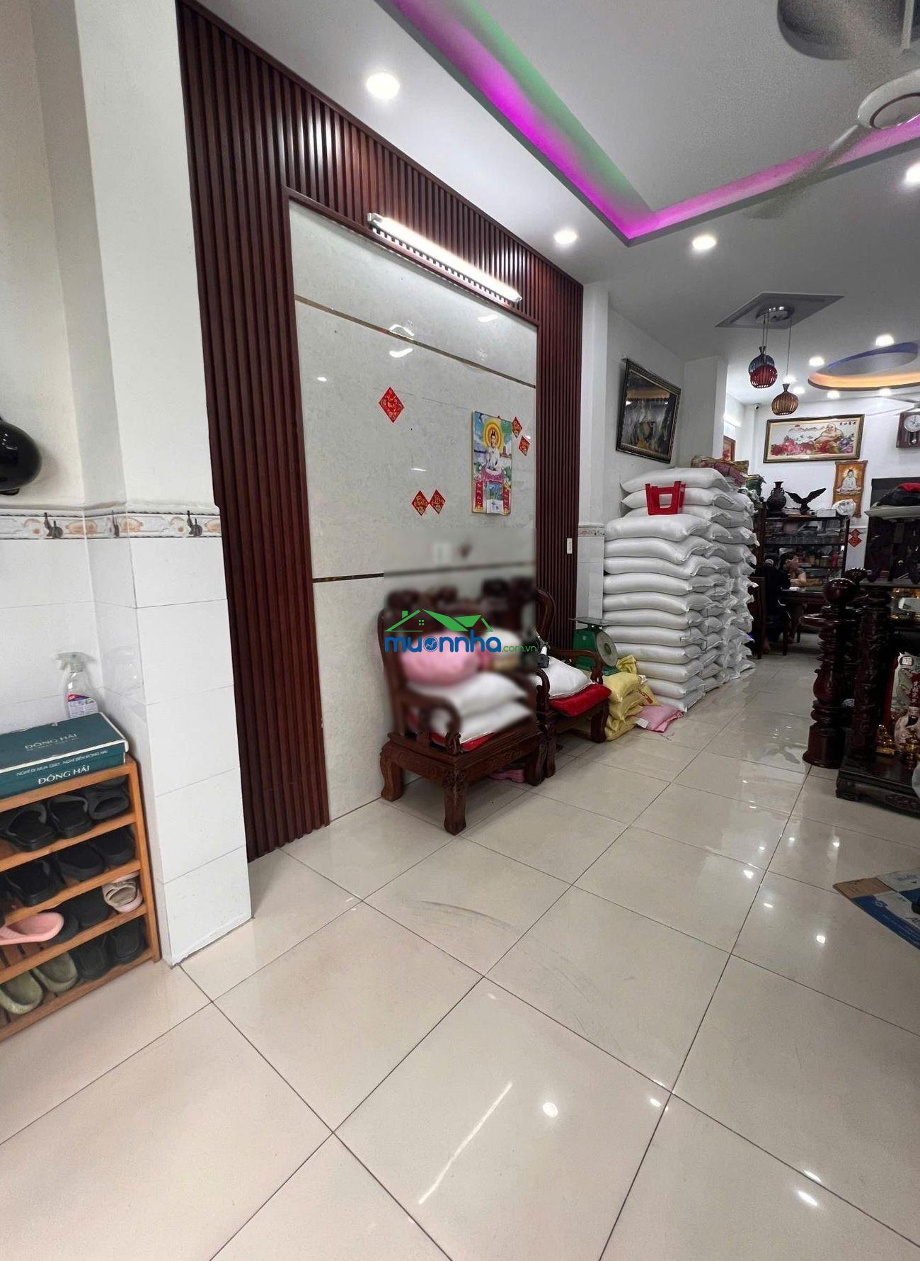 Nhà xã bà điểm, vị trí tốt nhiều tiện ích, gần chợ, trường học, bến xe, .... vv