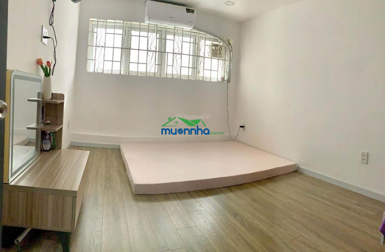 Bán nhà riêng tại lạc long quân, 4,2 tỷ, 21,2m2, chính chủ, giá siêu hời