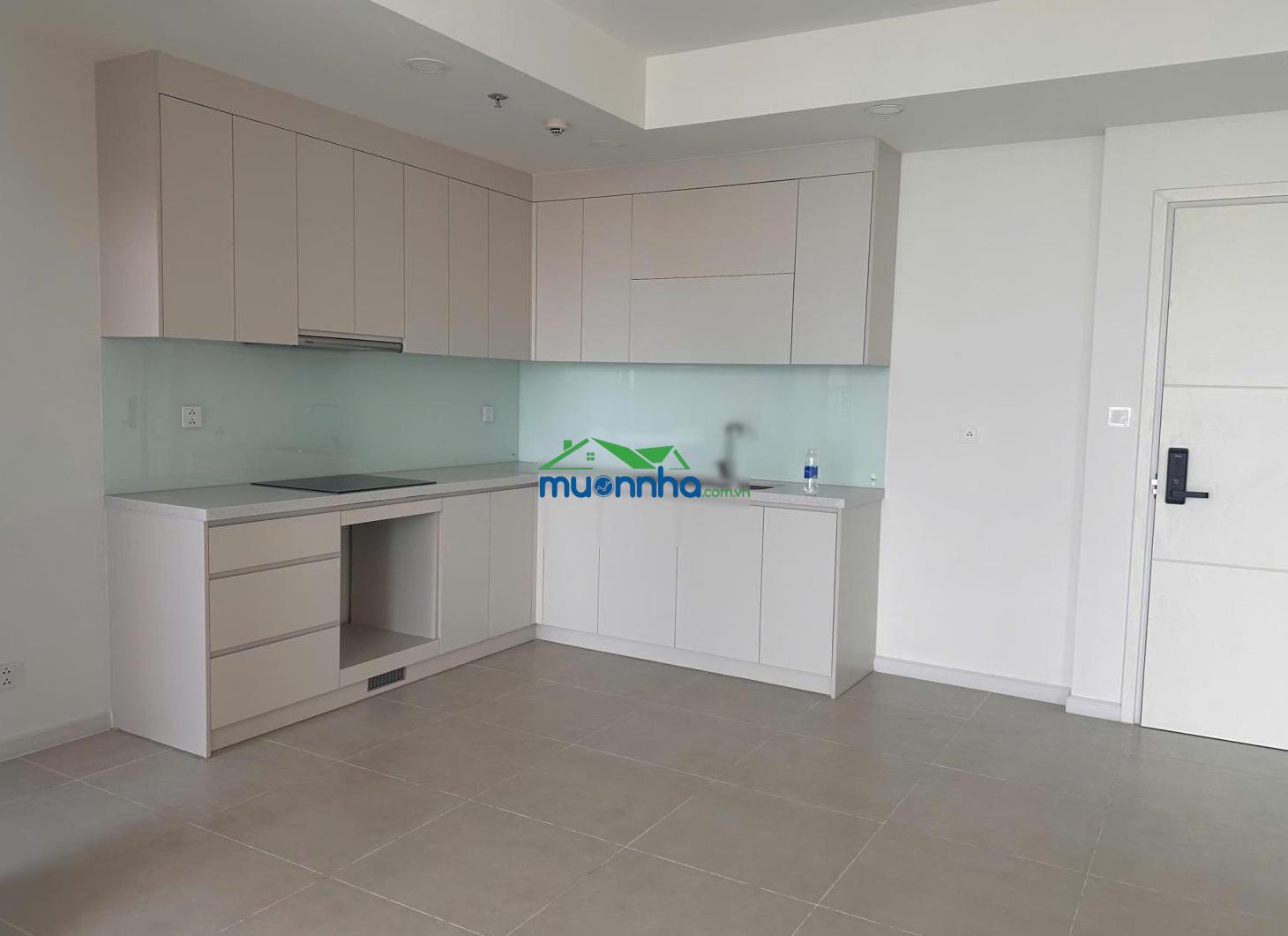 Cho thuê căn 2pn2wc 11tr5 view về nội khu, hồ bơi, cửa ban công đông nam mát chiều