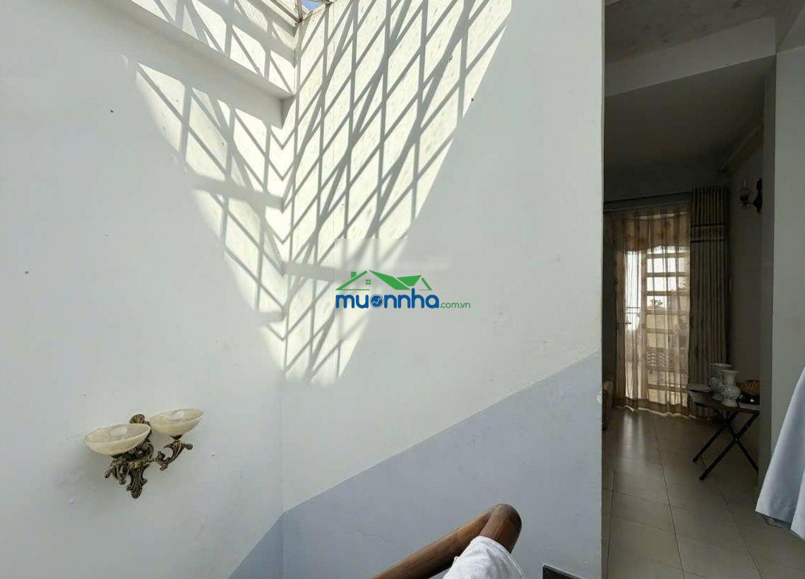 Ngay kingdom. tô hiến thành, quận 10. 4 tầng kiên cố, 10m ra hẻm ô tô. 6 tỷ 9 - 2