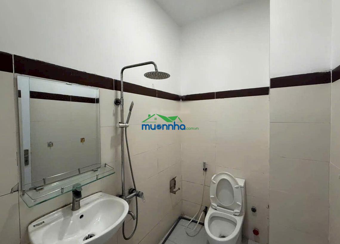 Bán gấp nhà ngang 6m - đường trước nhà 8m - ngay đường hiệp bình- phạm văn đồng cách gigamall 500m - 4