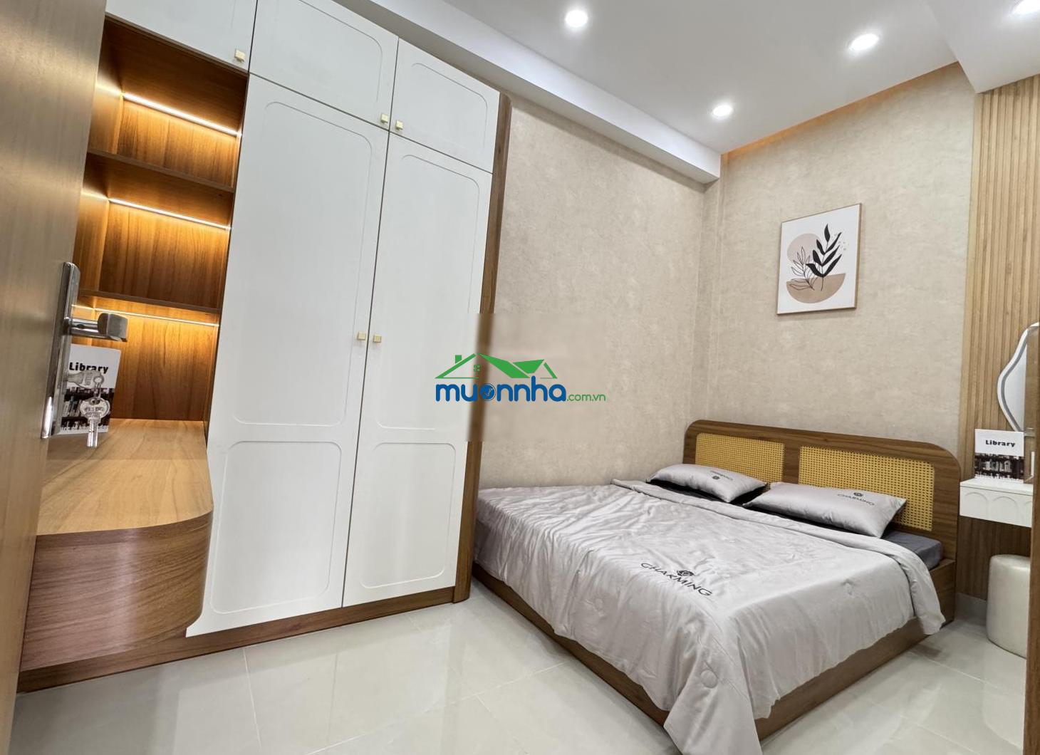 Rẻ - diện tích lớn- ngang nhà rộng 4m- gần chợ hạnh thông tây- hẻm thông- nhà mới cứng - 4