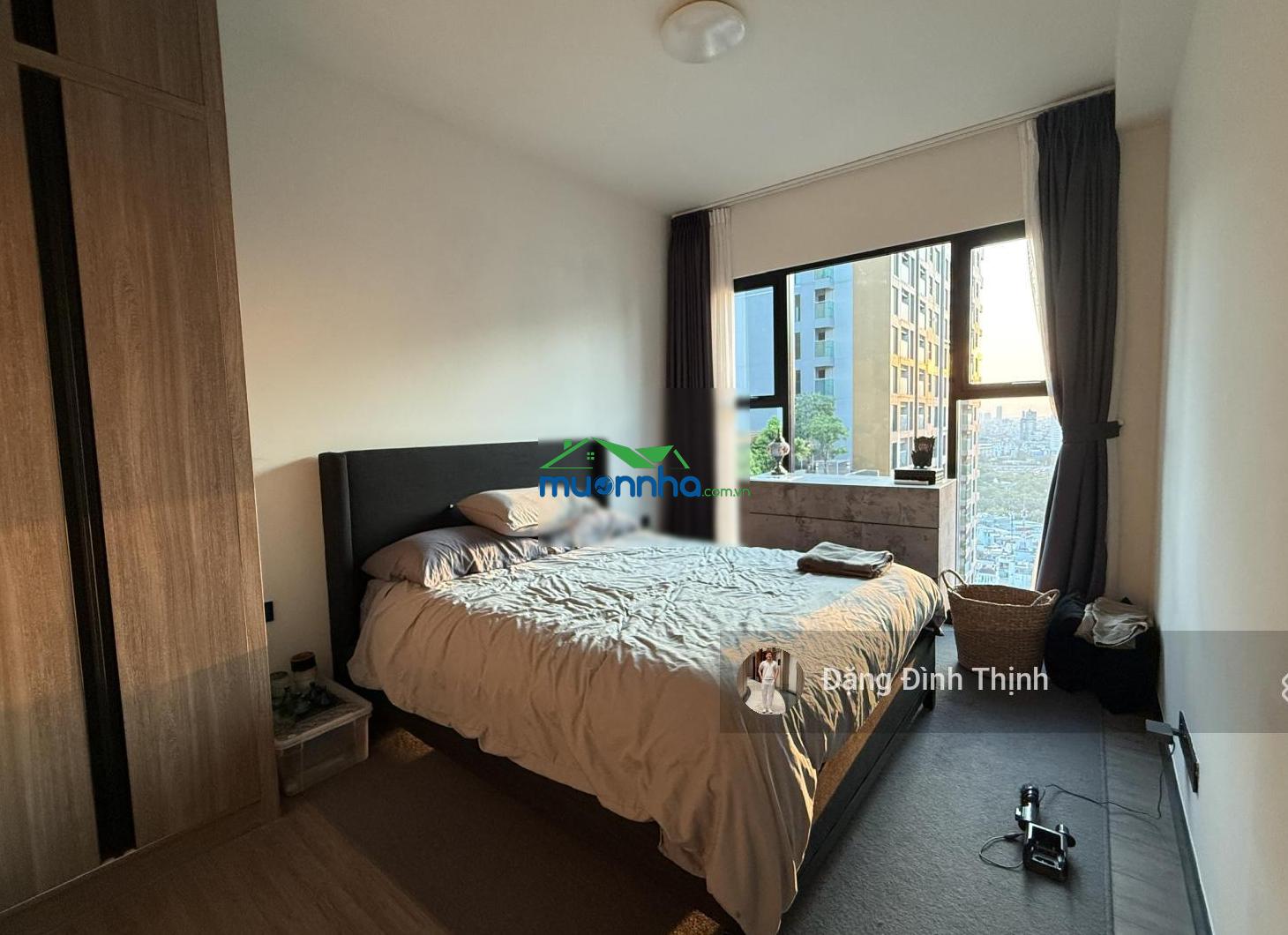 Thuê ngay 2pn2wc 84m2 nt mới 100% ban công view thoáng ngay bến vân đồn q4 sát q1 lh 0775 924 ***