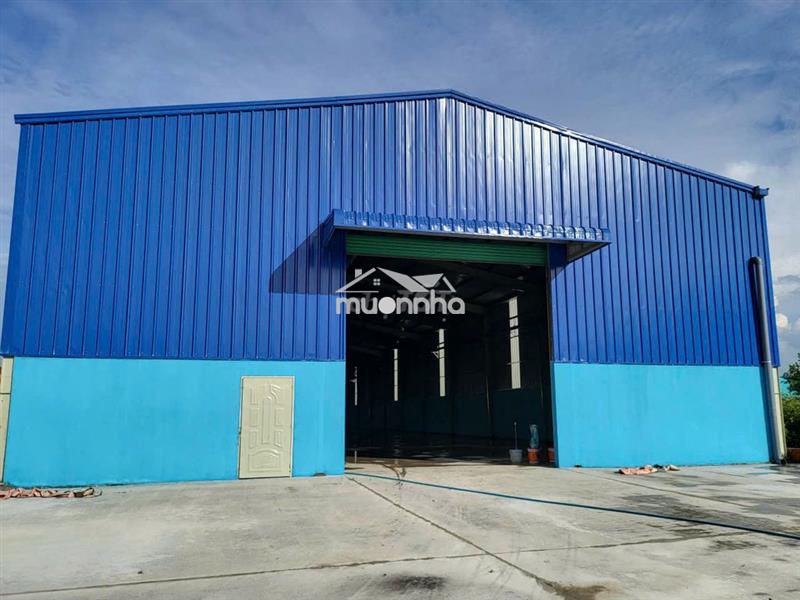 Cho thuê xưởng mới 900m2 tân uyên ,gía 50tr pccc vách tường đường cont