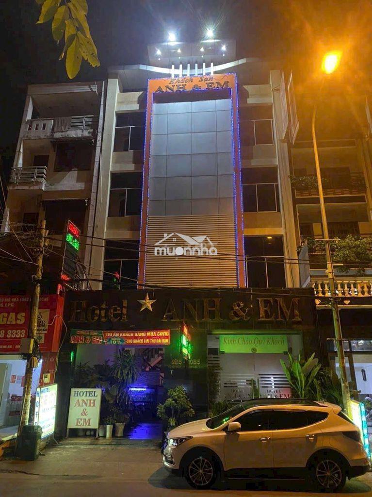 Ban khach san mat tien dt 9x18 gom 26 phong thu nhap 300tr.
