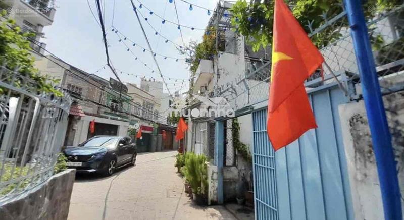 Hẻm xe hơi bến vân đồn ngang 8,5m vuông vắn