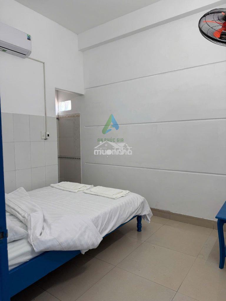 Cho thuê ks 5,5 tầng 18pn đường trần văn dư, 70tr