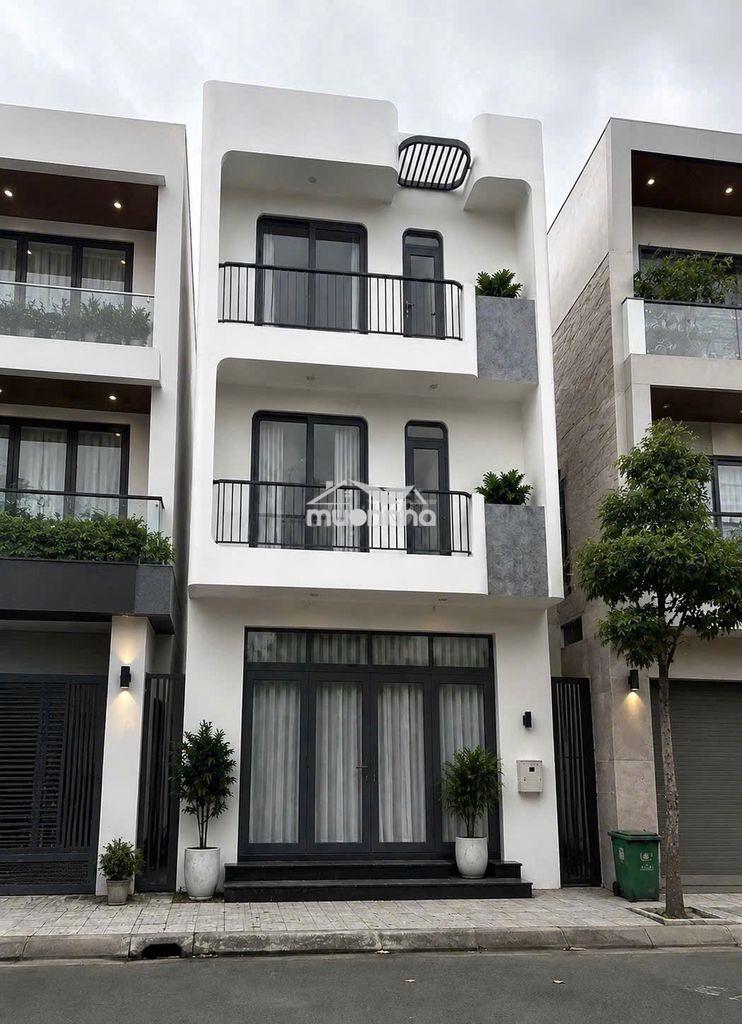 Nhà sg 3 tầng đưa trước 700 triệu vào ở