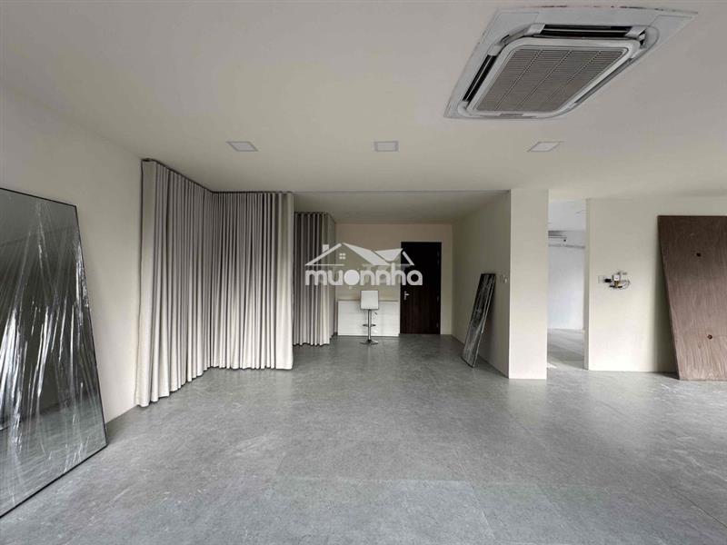 CẦN PASS LẠI MẶT BẰNG TẦNG 2 RỘNG 120M2 (NAIL SPA, SHOP HOA, STUDIO..)