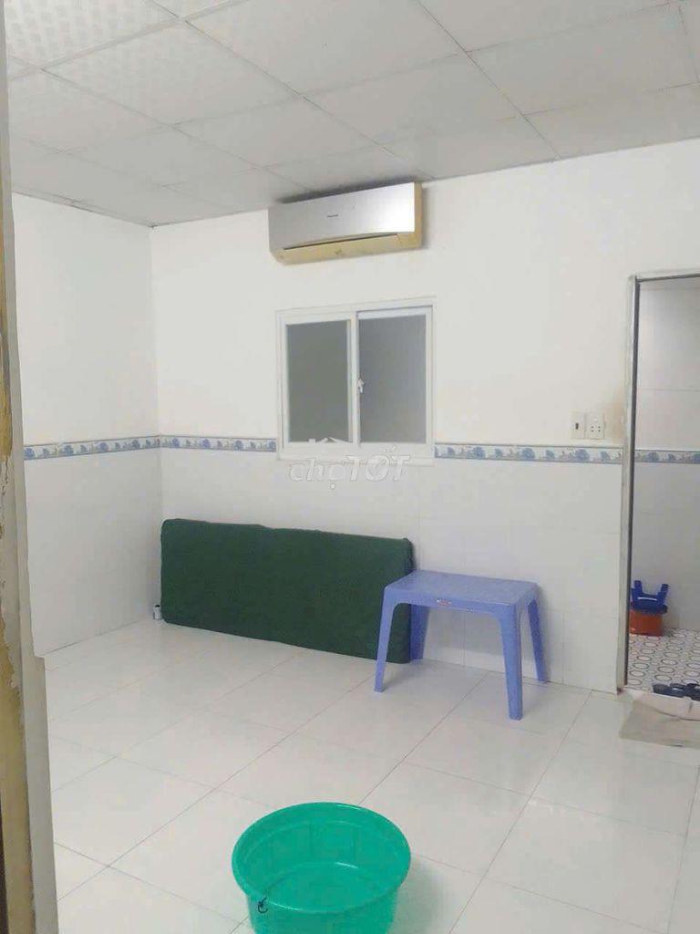 Cho thuê nhà còn mới nhắm. hẽm 4m khu c phạm hùng. dt 4x16. giá 8trieu