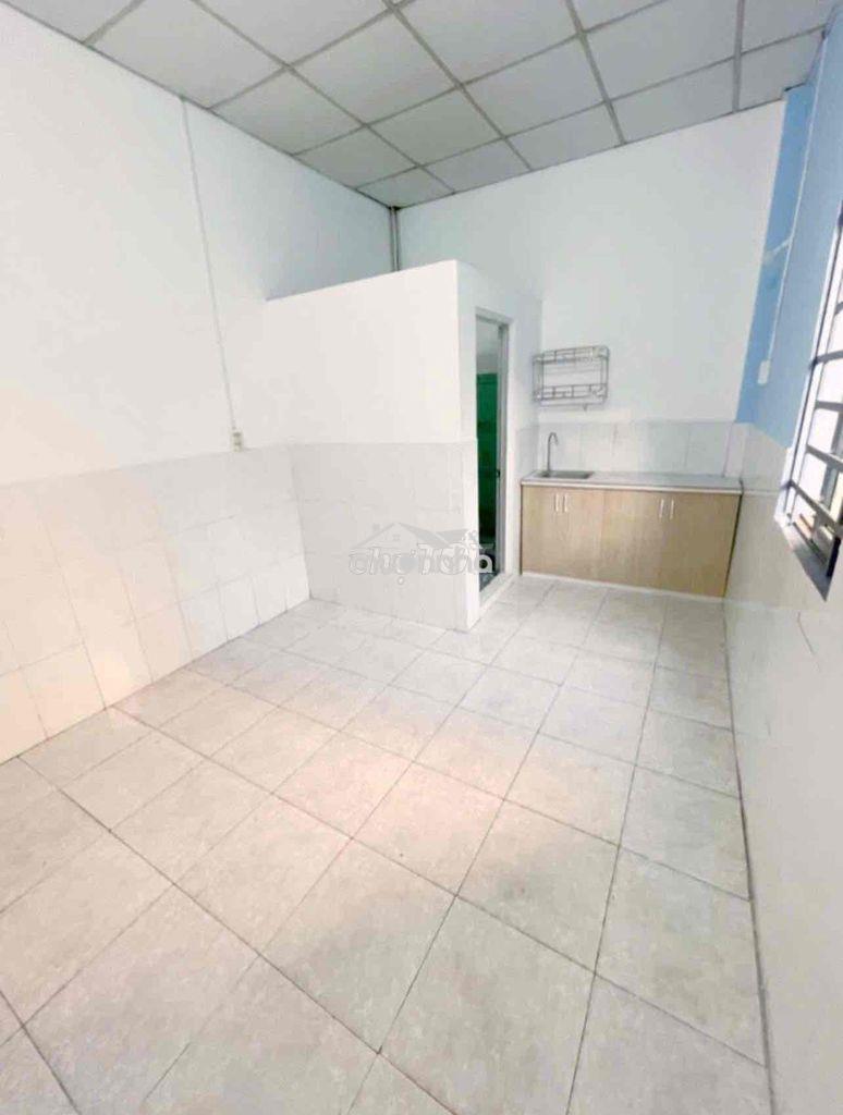 Cho thuê phòng giá rẻ gần kí túc xá khu a