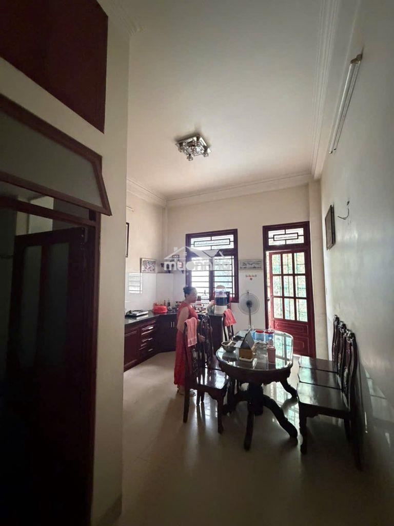 Nhà trệt 2 lầu