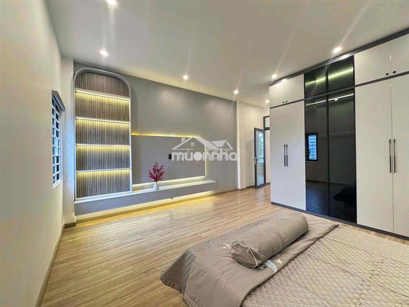 Cho thuê nhà 4 phòng ngủ ở hoà xuân, gần trung tâm thành phố