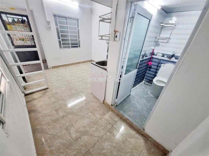Phòng trọ ngay đại học thủ dầu một , cách cổng 300 đi bộ được