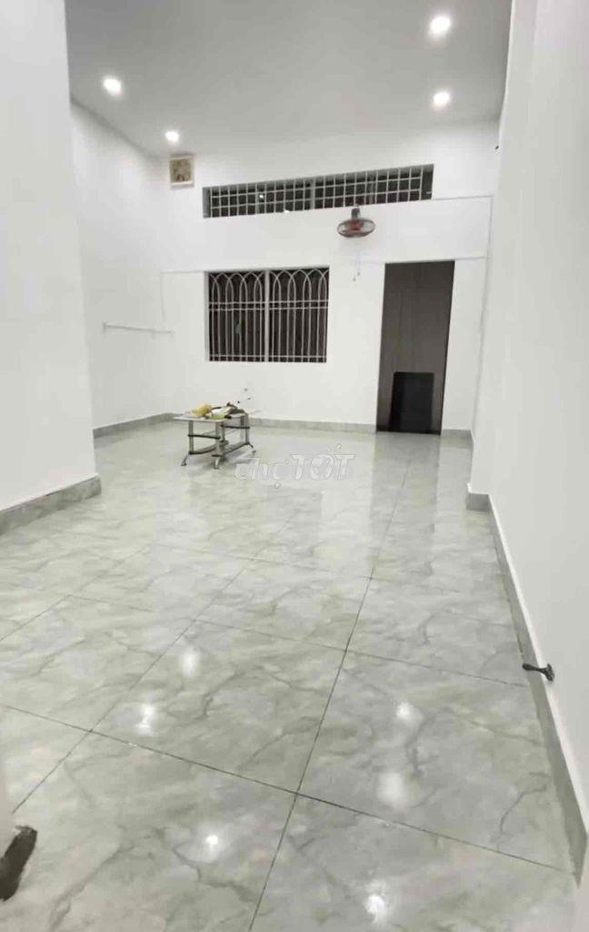 Phòng trệt tách bếp 40m2 872 quang trung