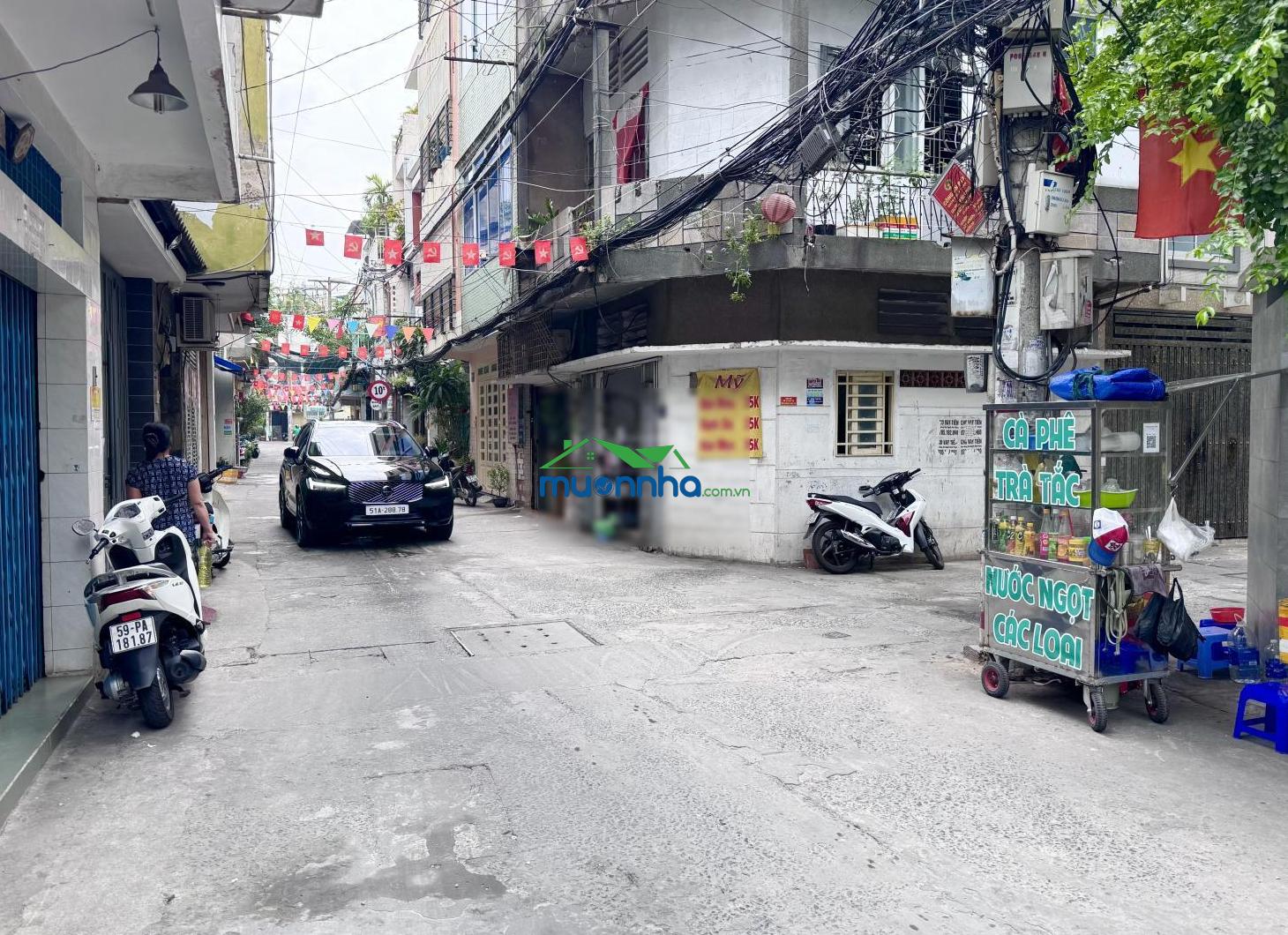 Huỳnh văn bánh phú nhuận - nhà mới xây còn mùi sơn lô góc 2 mặt hẻm - hẻm xe hơi tránh nhau - 2