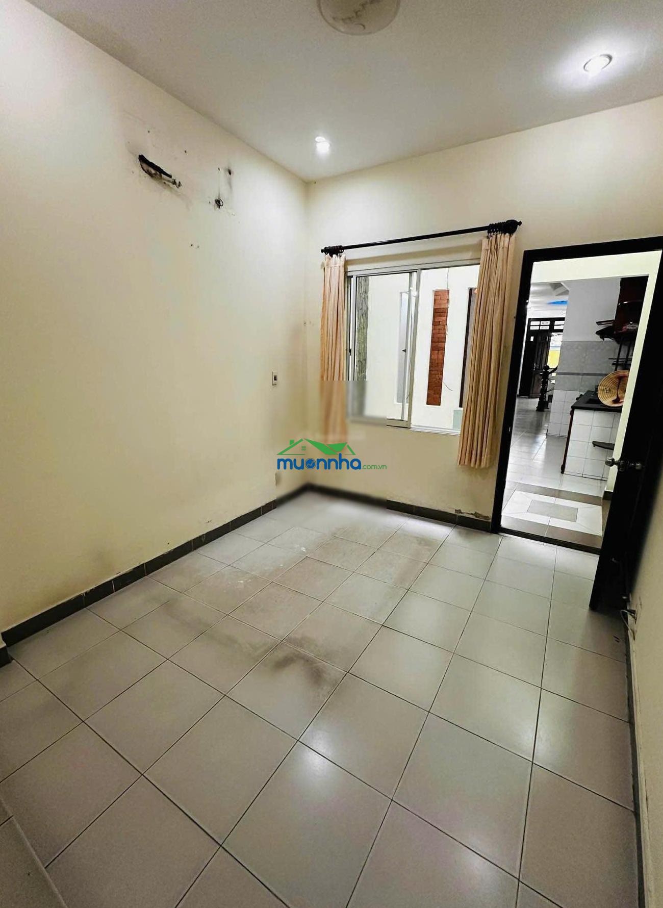 Căn nhà phù hợp người có tuổi - thích đi chùa - nằm trên đường nguyễn thái sơn - ngay chợ gò vấp