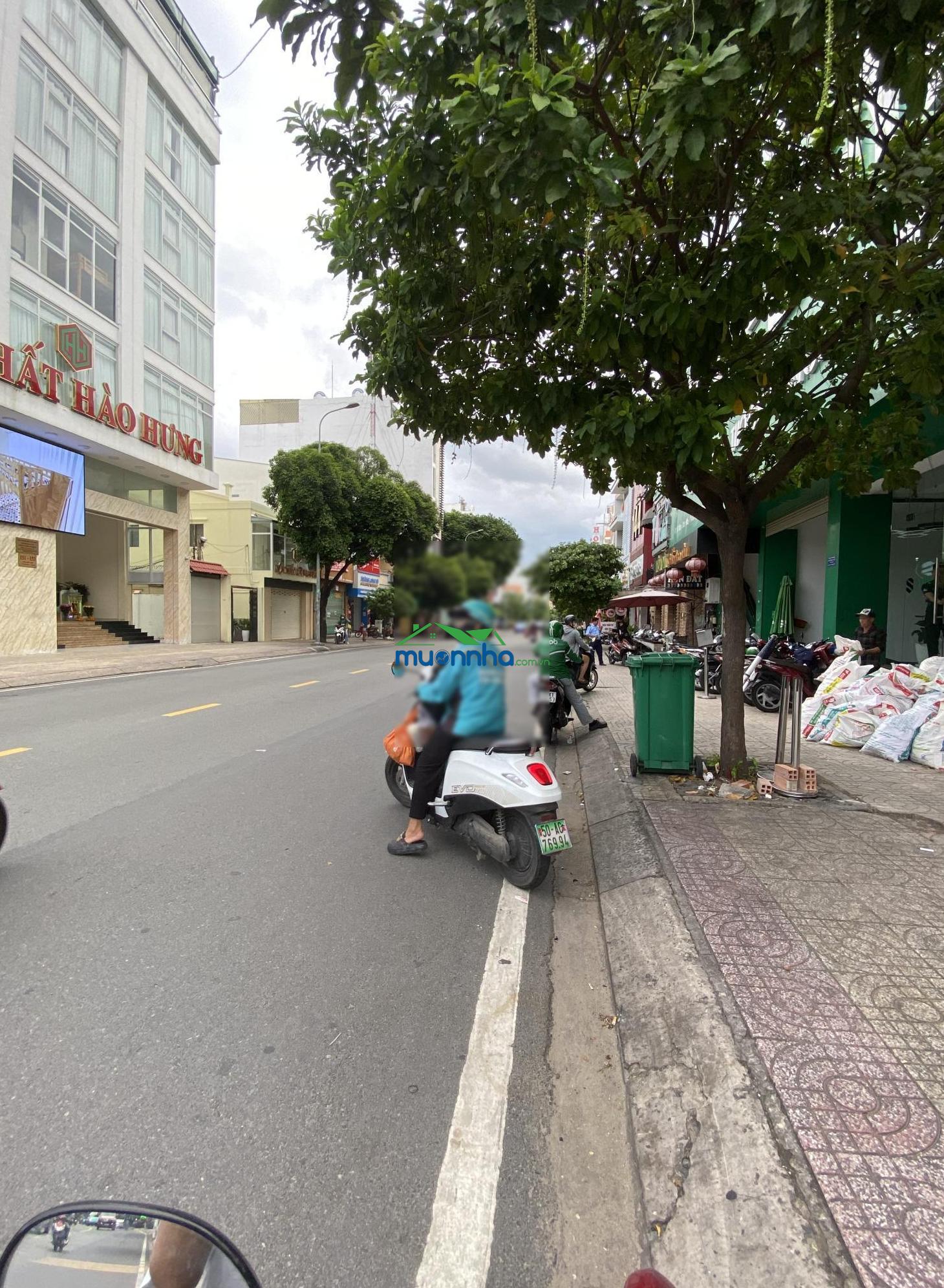 Chủ nhà bán gấp nhà 2mt trước sau tân sơn nhì - dt: 4x20m - đúc 3 tầng đẹp - giá tốt: 9,3 tỷ - 3