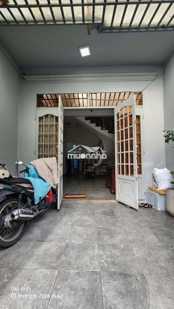 Cho thuê mặt bằng 40m2 nguyễn hữu cảnh - có sẵn bàn ghế vp - đậu ô tô - 2