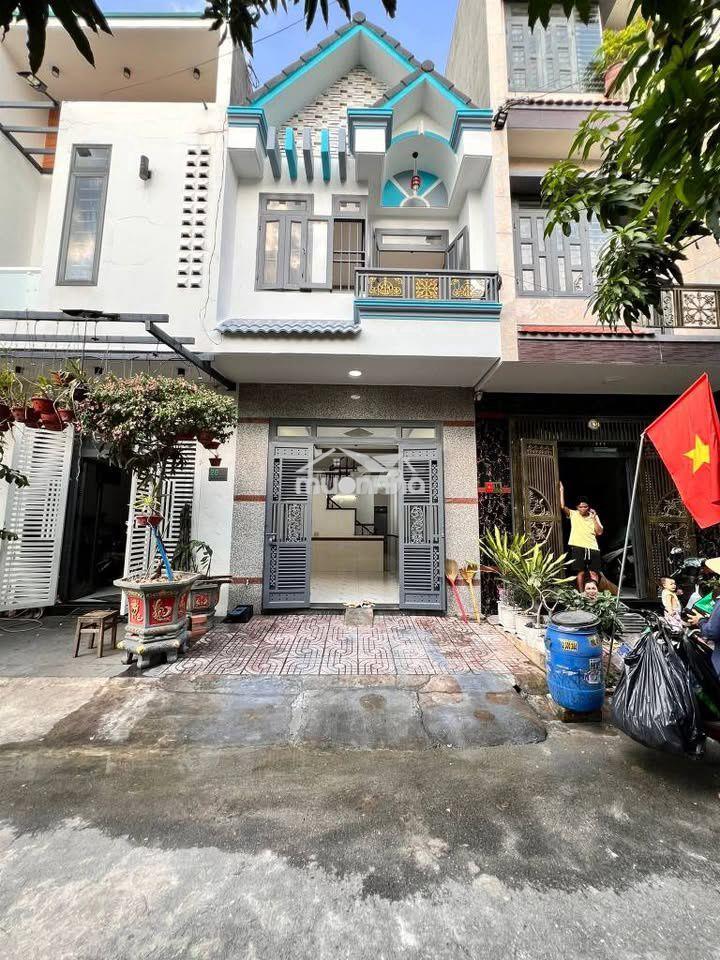 Bán nhà trệt lầu giá rẻ kdc gần vincom 550 dĩ an