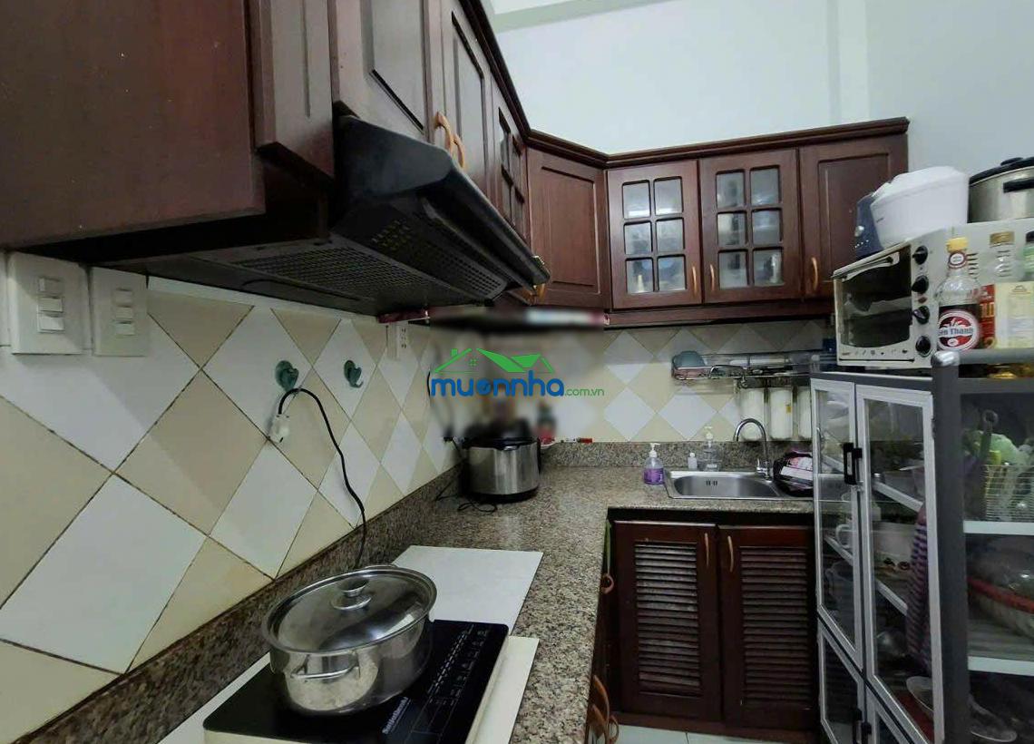Sát quận 10. sát hẻm ô tô. 4 tầng bê tông cốt thép. 5 phòng ngủ. 5 tỷ 5 - 4