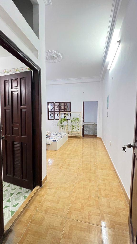 Phòng cao cấp tách bếp - thoáng mát -gần gtvt - cvpm - 2