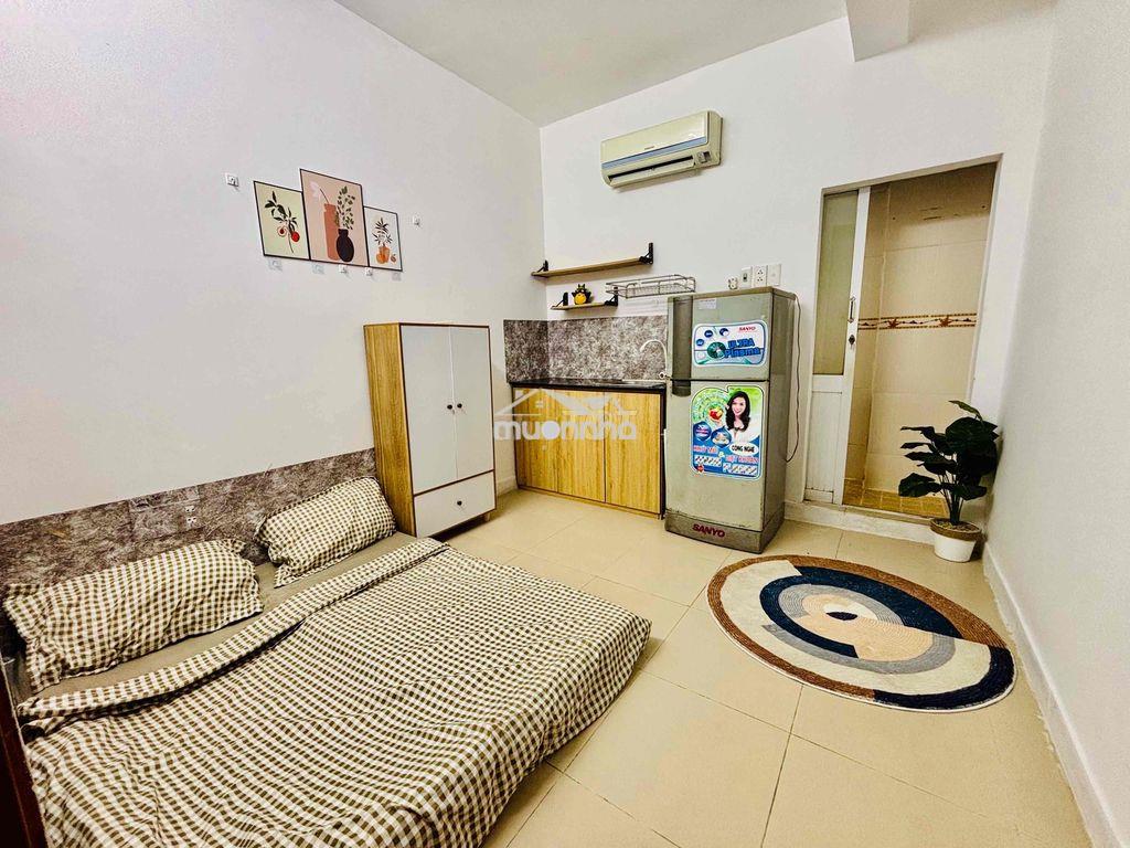 Studio ngay siêu thị go tô hiến thành - 2