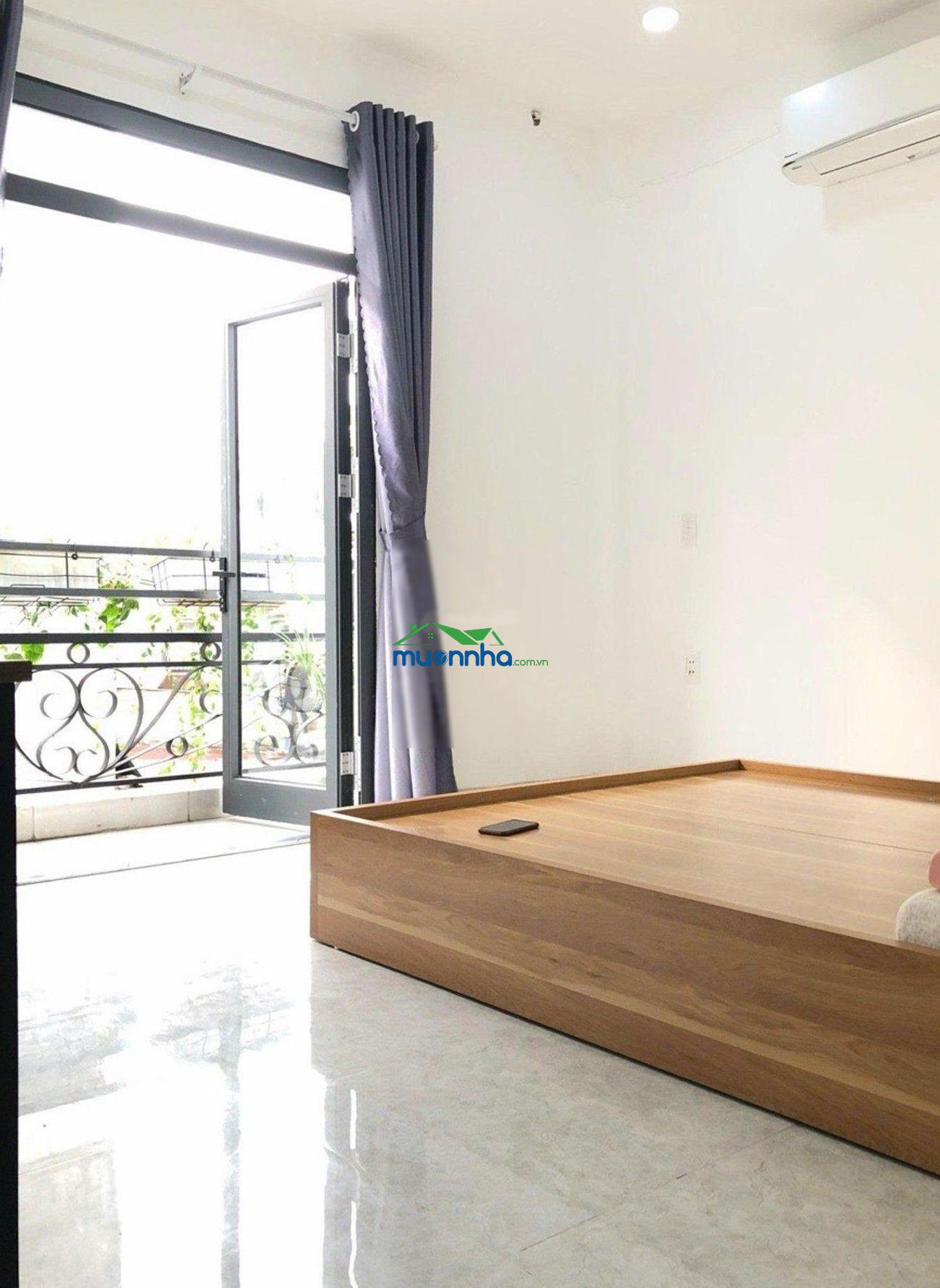 Giáp tân bình, gần ga t3 nhà 4 tầng, 6 phòng, xe hơi tới nhà..nhỉnh 6t75